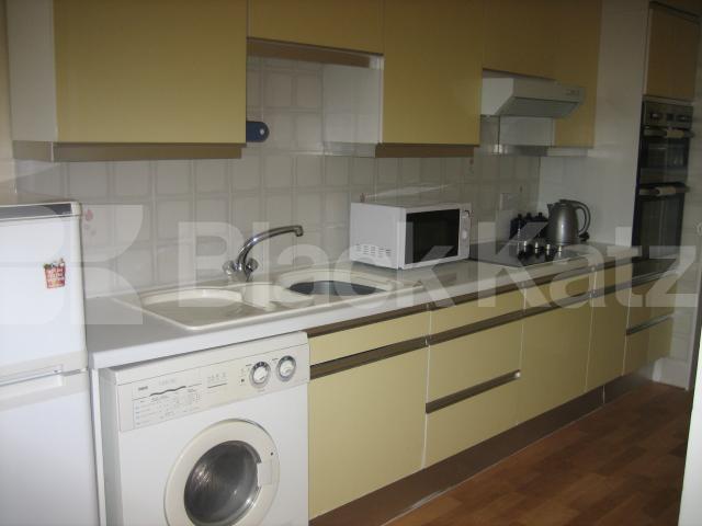 			2 Bedroom, 1 bath, 1 reception Flat			 Forest Court, Holden Avenue, North Finchley/Woodside Park